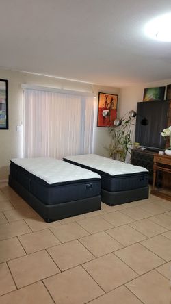 2 VERY NICE LIKE NEW XL TWIN STEARNS AND FOSTER PILLOWTOP MATTRESSES AND BOXSPRINGS FOR SALE! IN GREAT CONDITION, FREE DELIVERY
