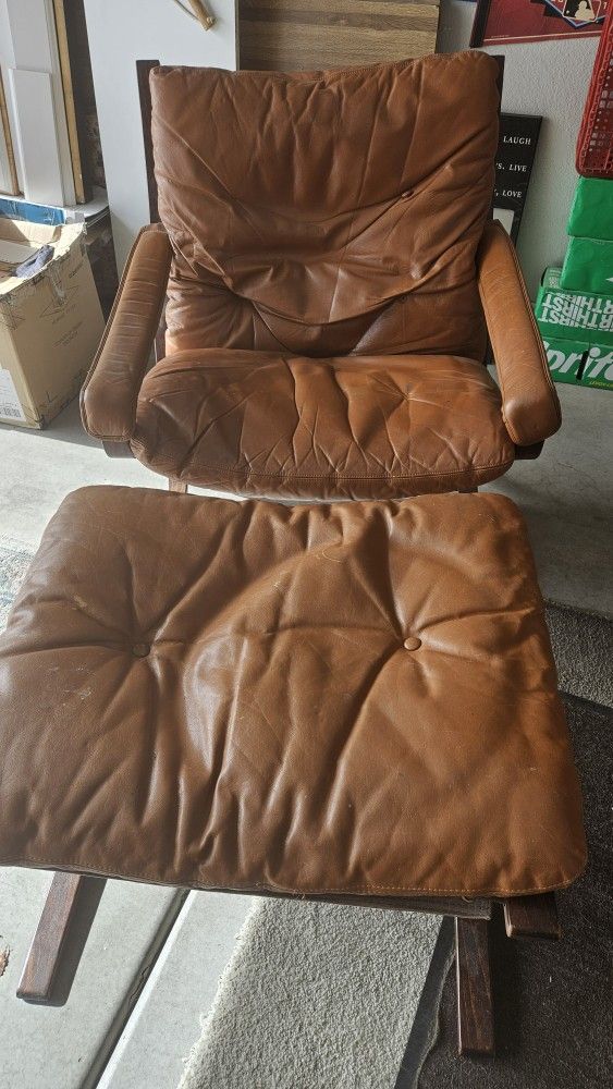 Copenhagen Chair And Ottoman 