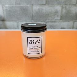 White Barn - Vanilla and Santal candle