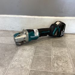 Makita XAG26 Grinder With 18v Battery 
