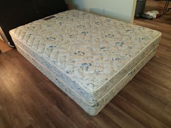 Nice Comfortable Quality Queen-size Sealy Mattress and Box Spring (no metal bed frame)