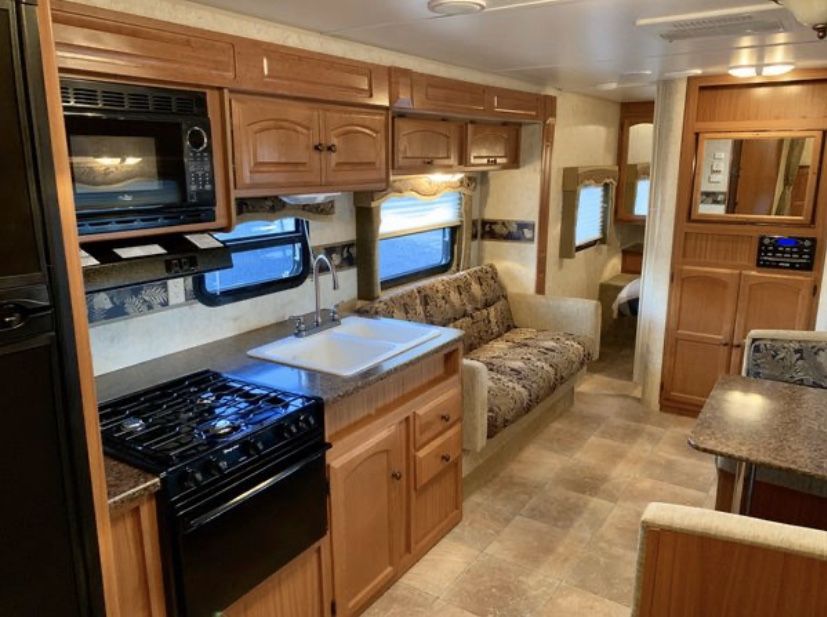 Pending-2011 FOURWINDS Travel Trailer