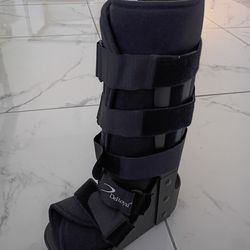 D Royal orthopedic boot.
