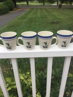 4 LLBEAN blueberry mugs in perfect condition