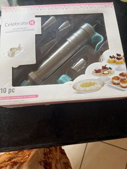 Cake Decorating Set – 10pc Icing Gun Kit (Celebrate It)