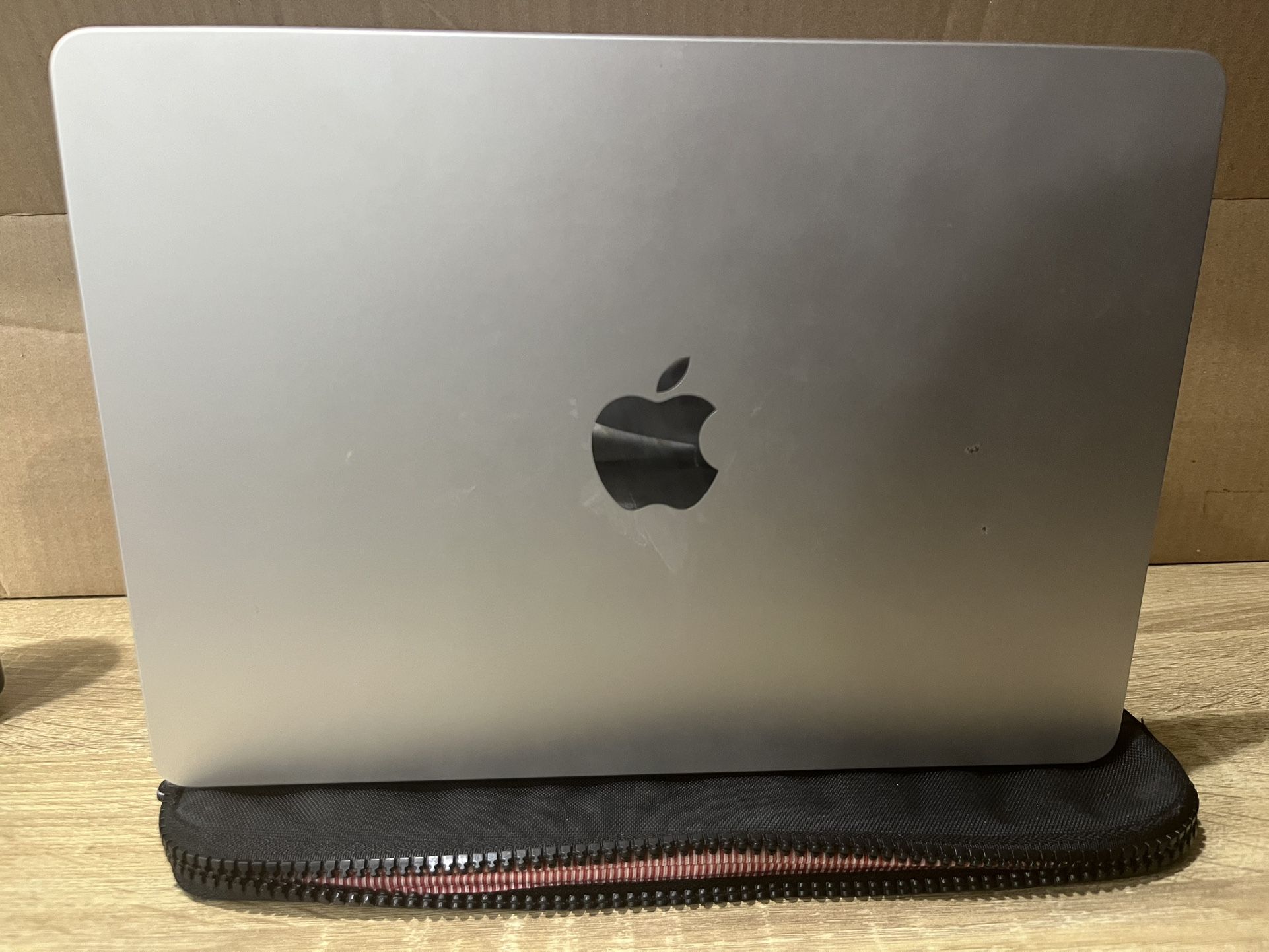13 Inch macbook Air M2 2002