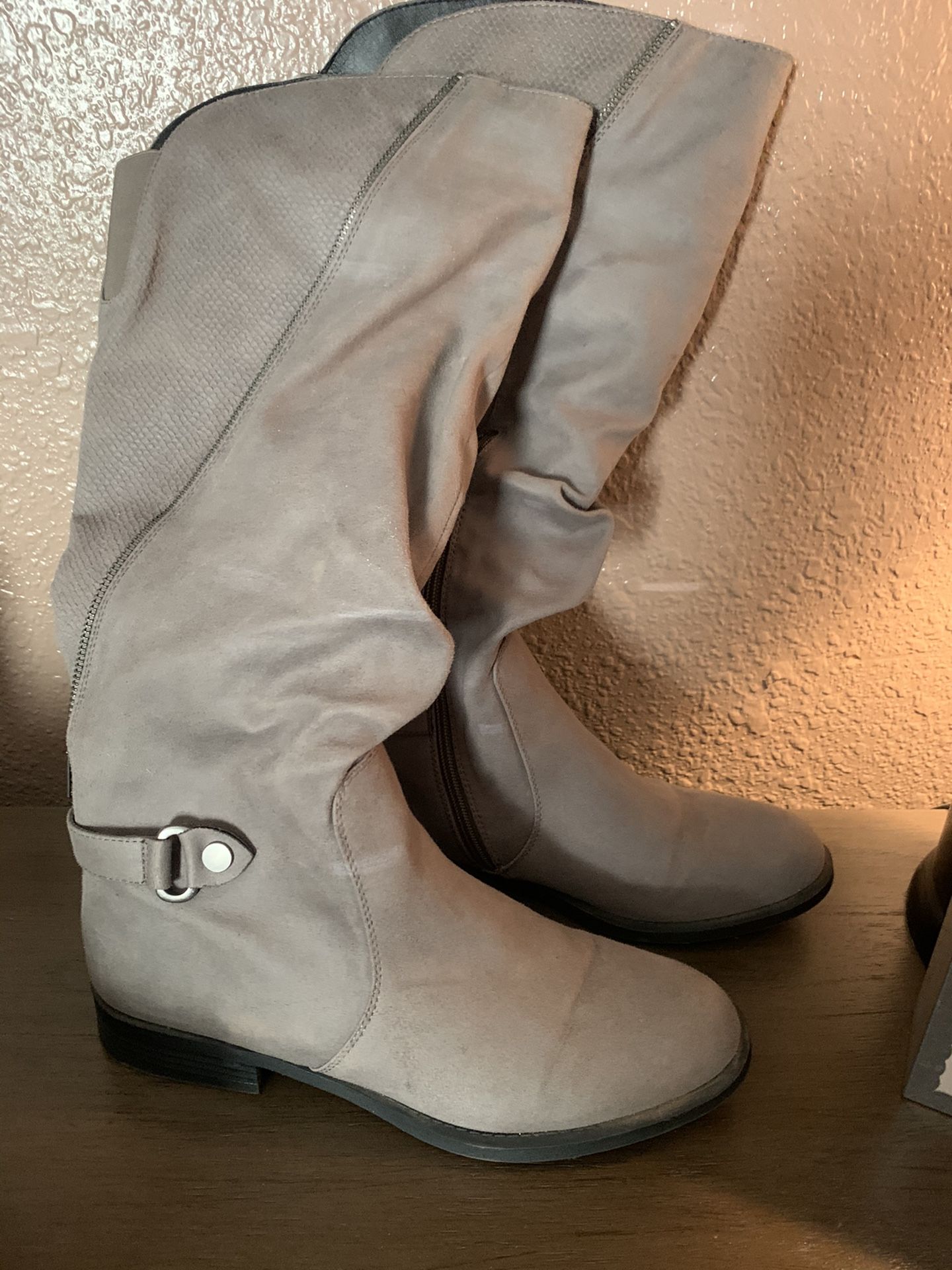 Women’s Boots Size 10
