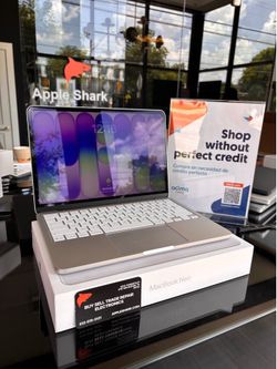 MacBook Neo 13in 8GB RAM 256SSD! 90 Day warranty! We offer financing