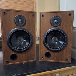Infinity SM-82 Reference One Bookshelf Speakers