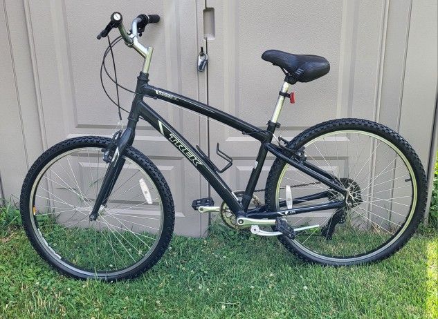 TREK Navigator 26" Wheels Adult Mountain Hybrid Bike Like New  7 Speed Bicycle 