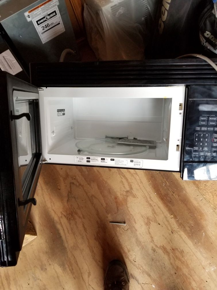 microwave goes install under kitchen cabinets