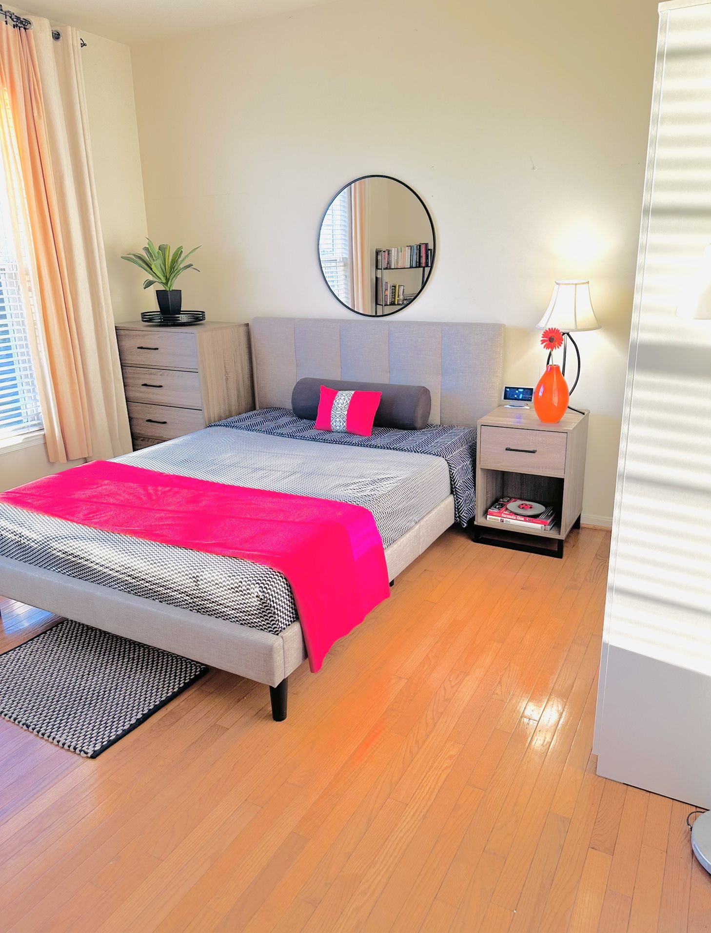 Bedroom Set Queen. Matching Chest & Side Table With A Drawer