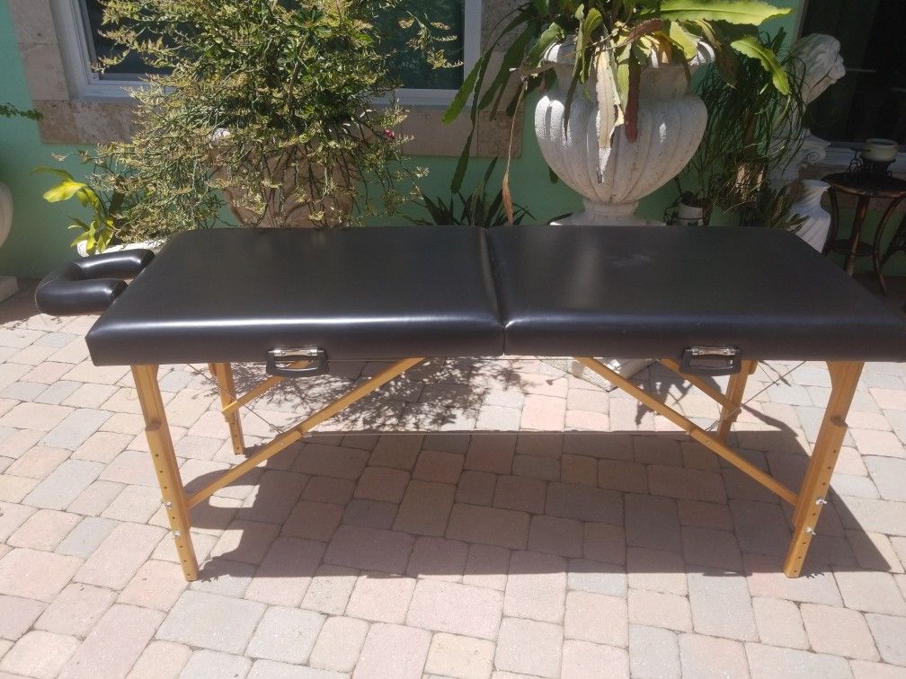 Massage Table for Sale in Pompano Beach, FL OfferUp