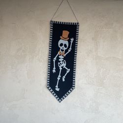 Halloween Wall Decor With Skeleton