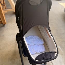 NUNA MIXX BASSINET + STAND + Mattress sheets