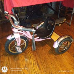 Bikes boys girls Schwinn tricycle