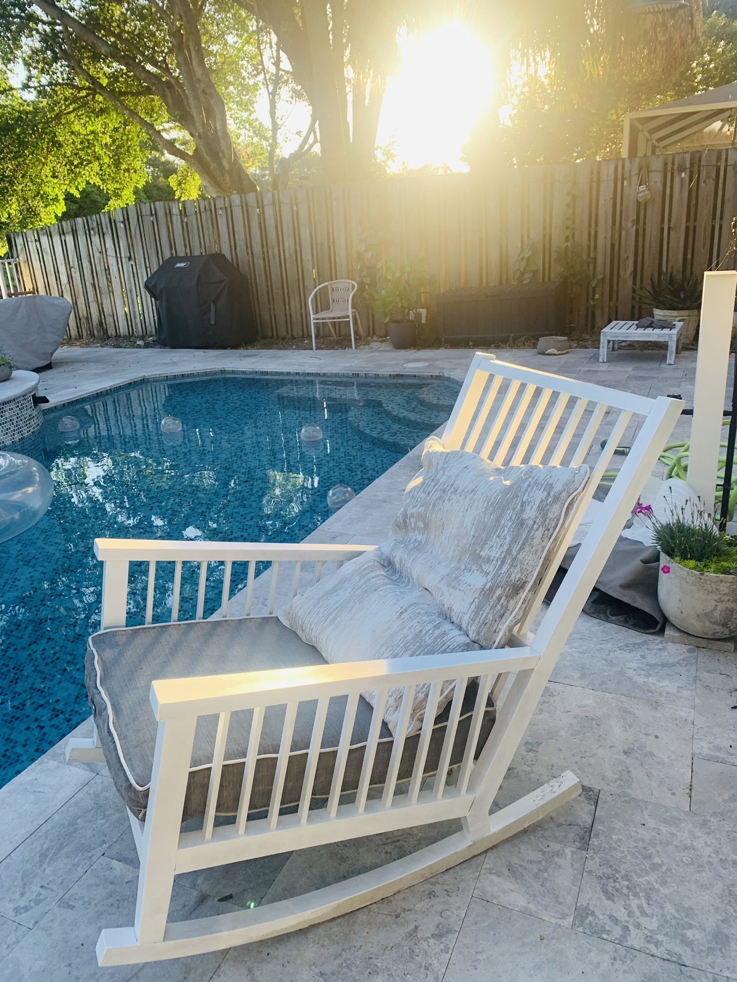 Solid White Rocking chair for Sale in Fort Lauderdale, FL - OfferUp