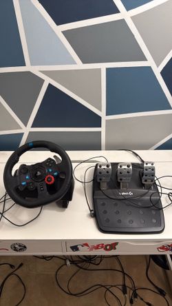 Logitech (G29) Sim Driving  Wheel and Pedals (PlayStation)