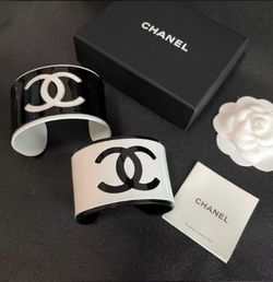 Black /white Available 