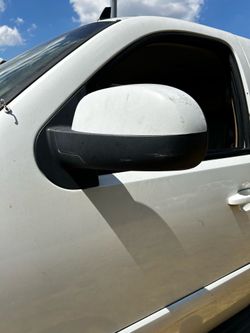 Driver side mirror/ 07 Tahoe