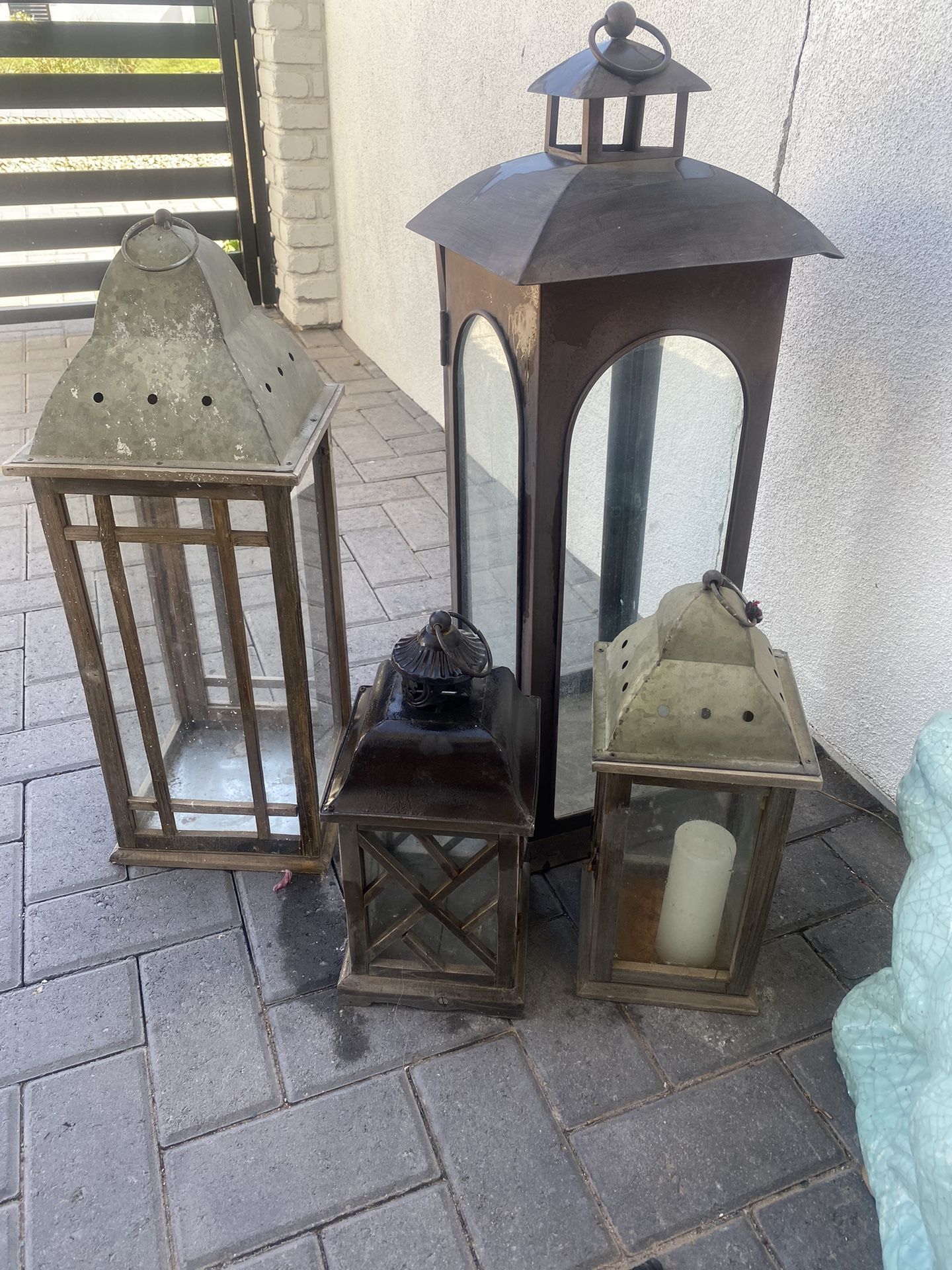4 Lanterns