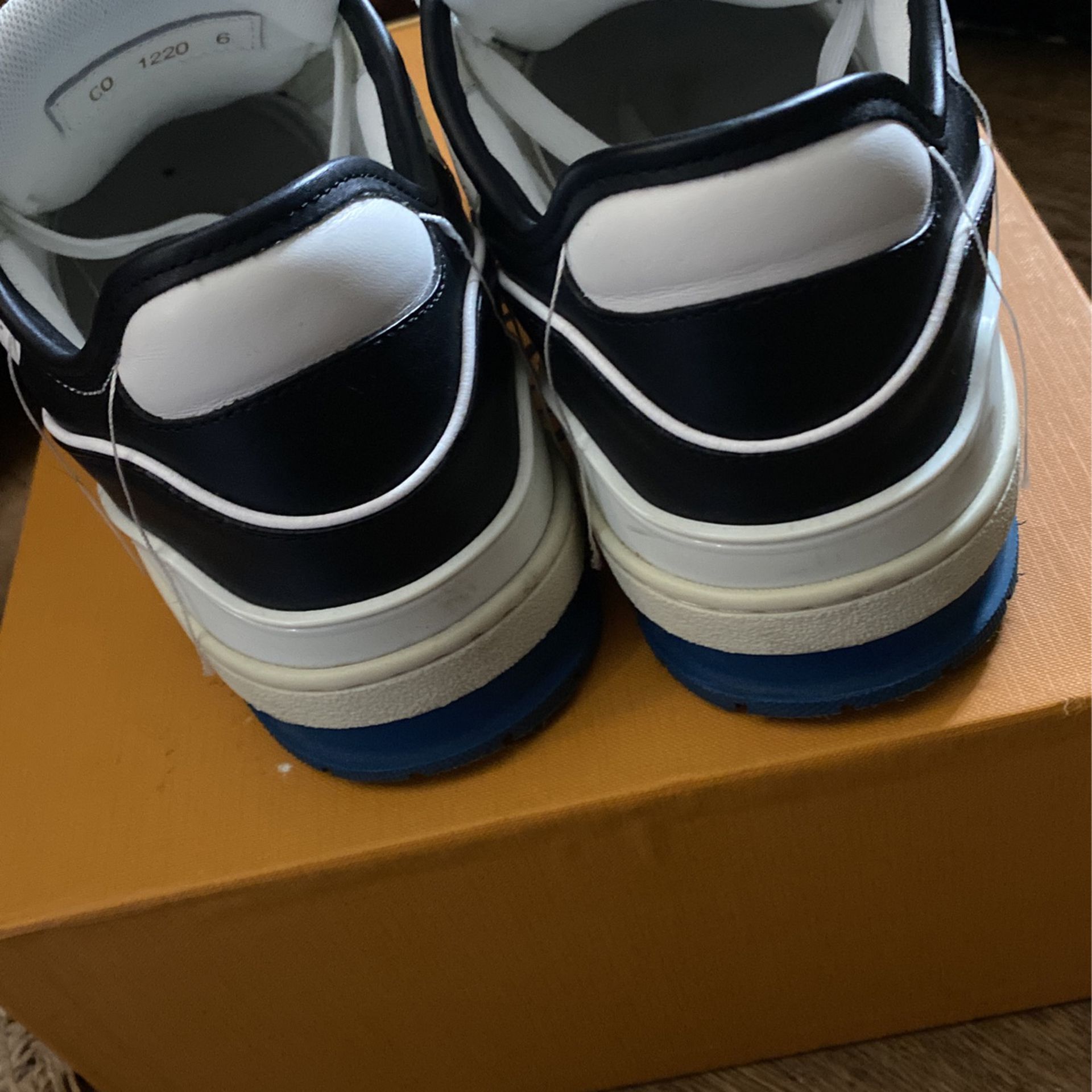 LOUIS VUITTON SHOES TRAINER SNEAKERS LEATHER LOGO LV for Sale in Lithonia,  GA - OfferUp