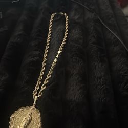 Gold rope chain