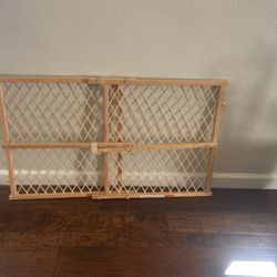 Brand New Extendable  Child And Dog  Wooden Gate