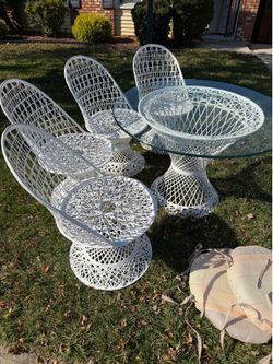 Russell Woodard White Patio Dining Table & 4 Chair Spun Fiberglass Mid Century