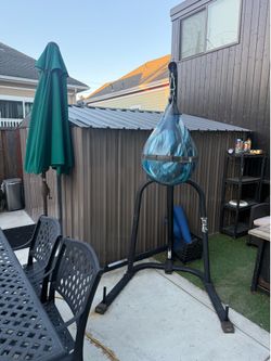 Punching bag *Aqua bag with stand included