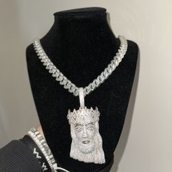 Sterling silver Cuban link chain and pendant