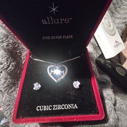 Beautiful Necklace And Earrings For Mom