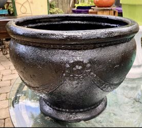 15.75” Black Fiberglass Resin Pot:  15.75”W x 12”H