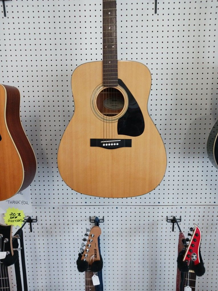 Yamaha FG - 410 Acoustic Guitar W Case