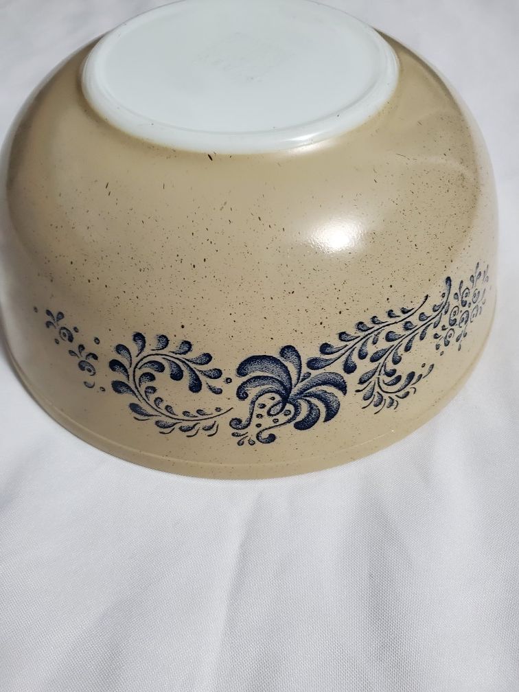 Large Pyrex Bowl