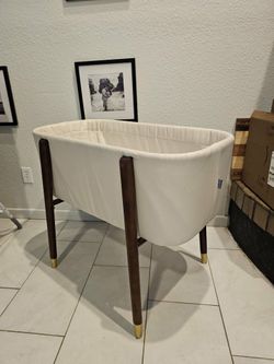 Baby Bassinet with Wood Legs
