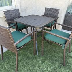 Patio Outdoor Furniture 1 Table And 4 Chairs With Cushions