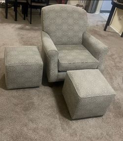 3 piece set of 1 Havertys arm chair with 2 ottoman details in the photo pickup Gaithersburg md20877