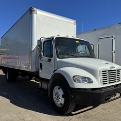 2016 Freightliner M2 26’ box truck low miles