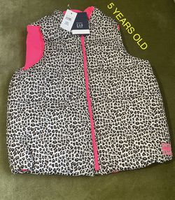 New GAP  Toddler Puffer Vest Size 5 Years Old (Nuevo).   