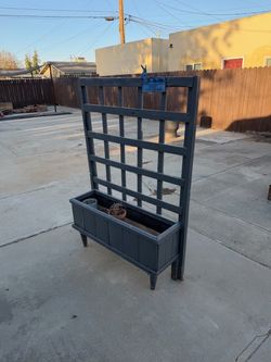 Planter / herb garden.