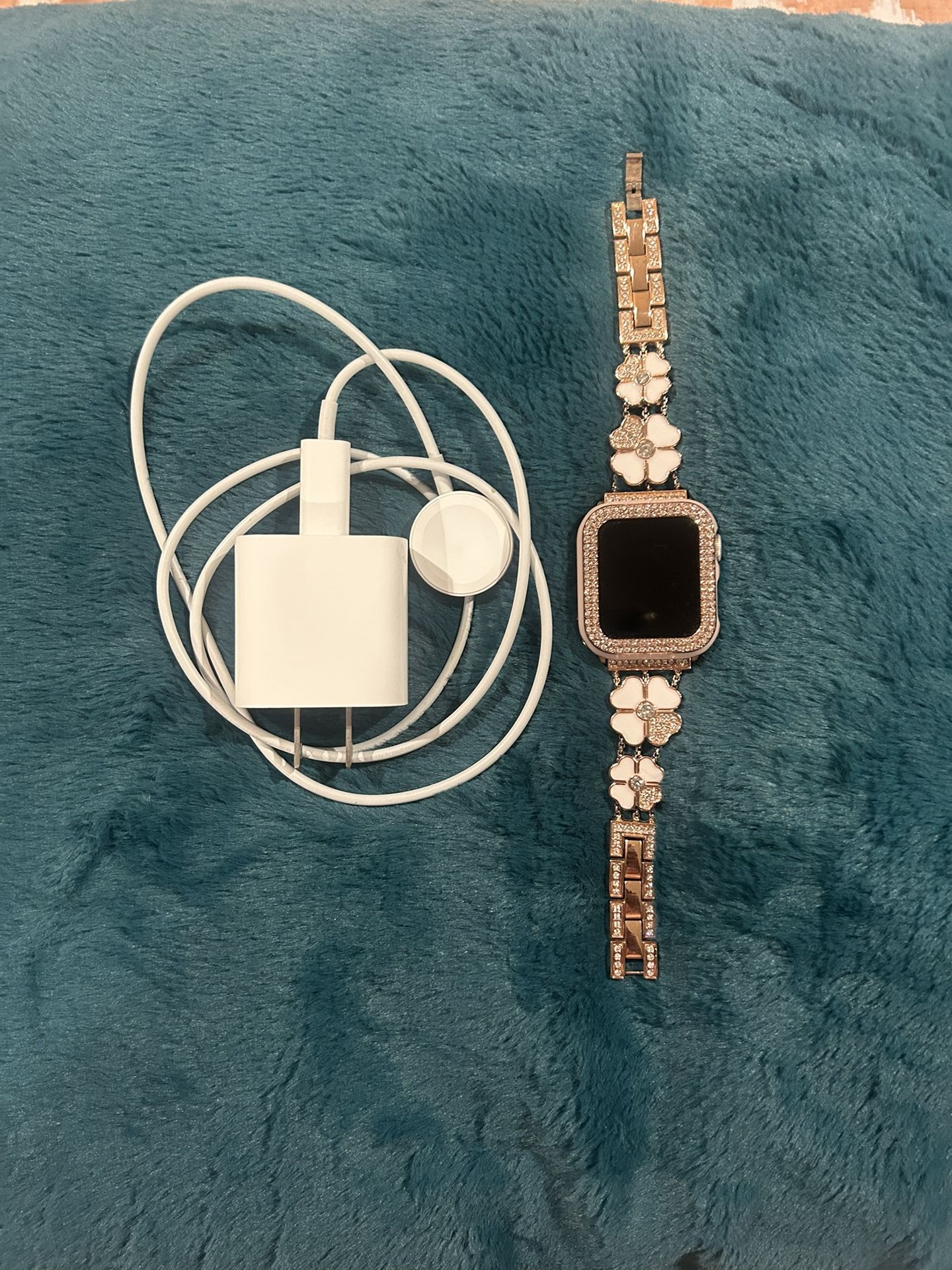 Apple Watch SE with Charger and Bling Wristband