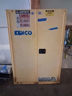 Flammable materials cabinet