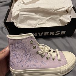 Size 5 Converse 