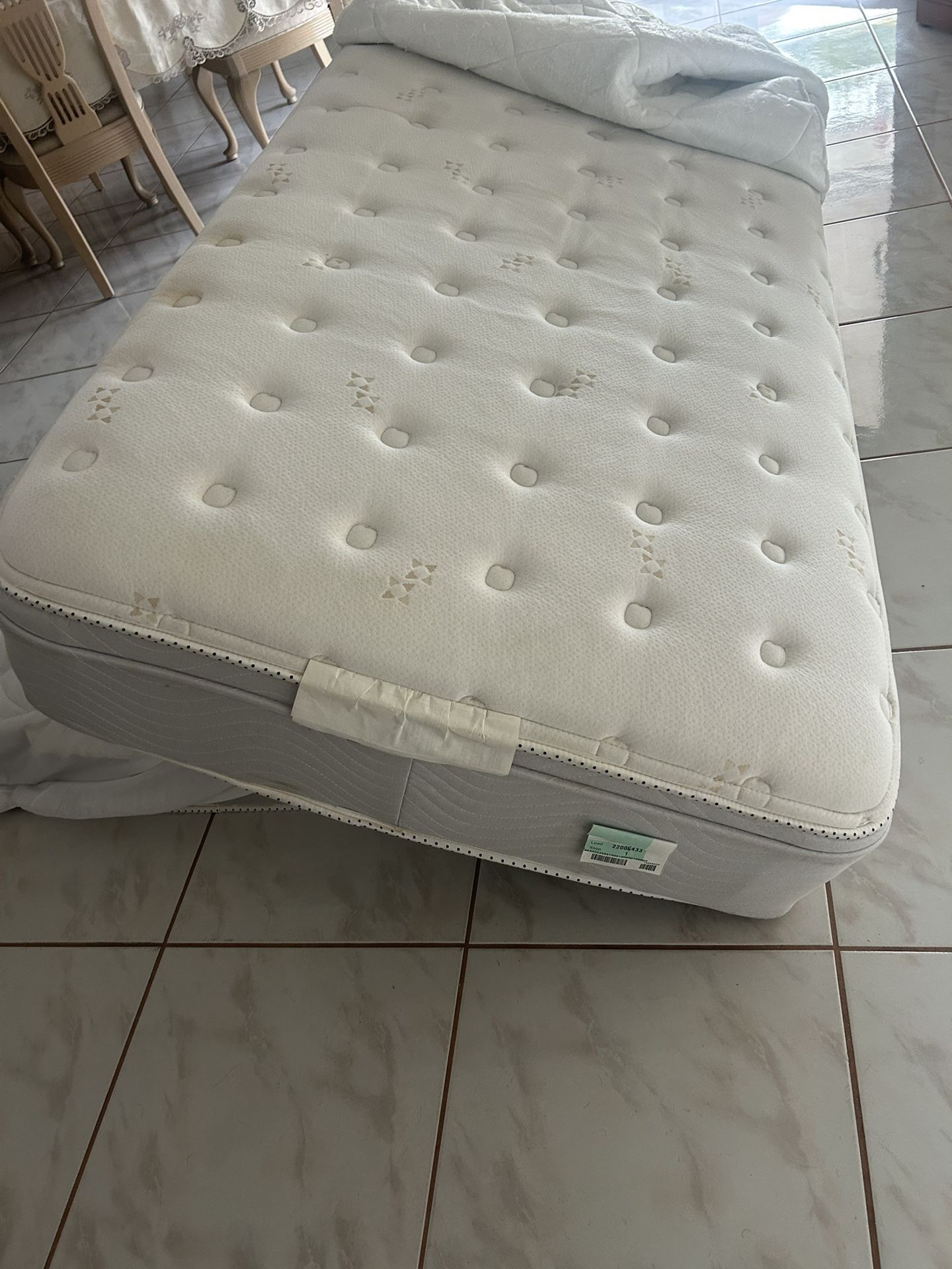 Twin mattresses