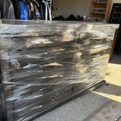 6 Drawer Dresser And Matching Bed Frame 