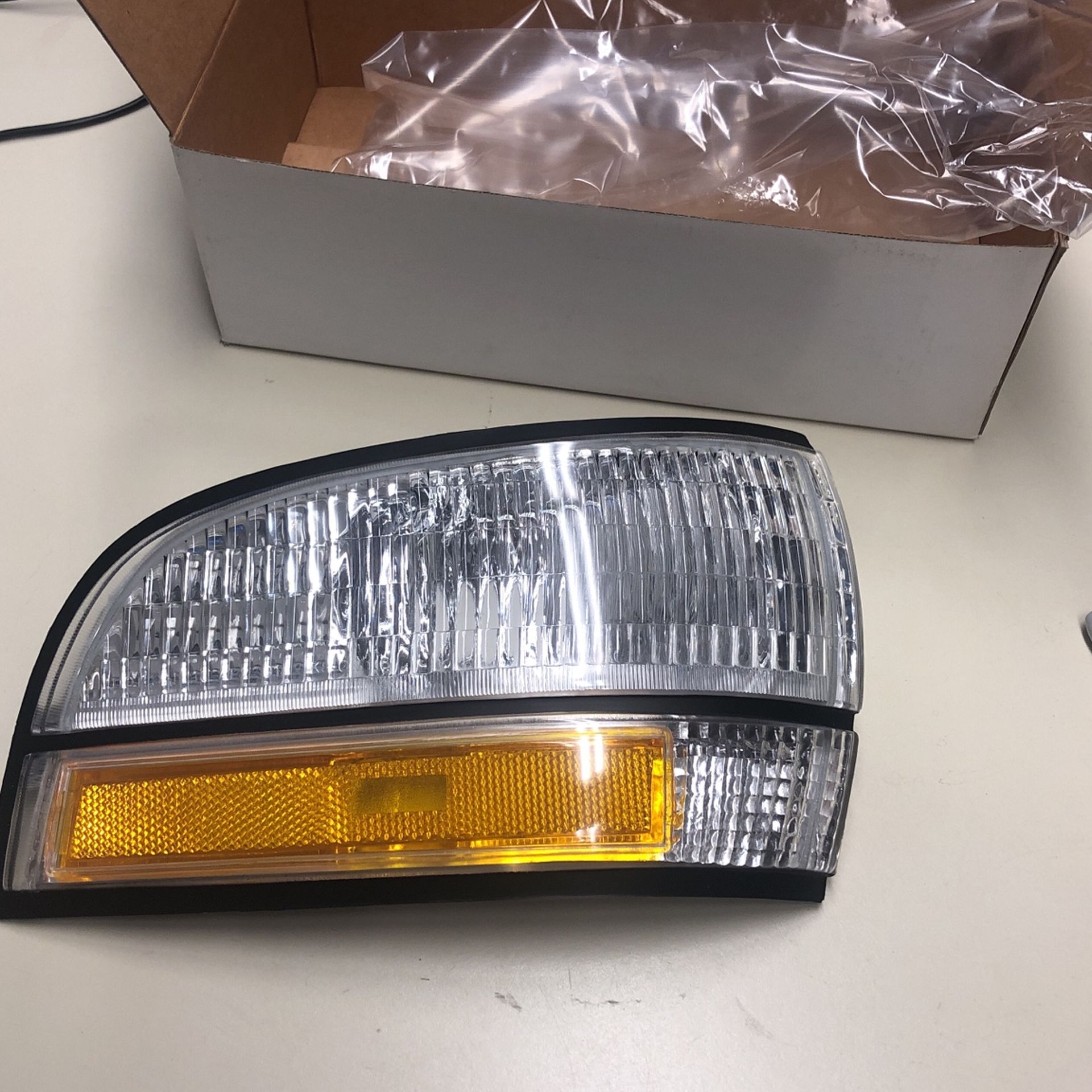 Buick LE Sabre 1992 To 2004 Side Marker Cornering Lamp Passenger Side Assembly