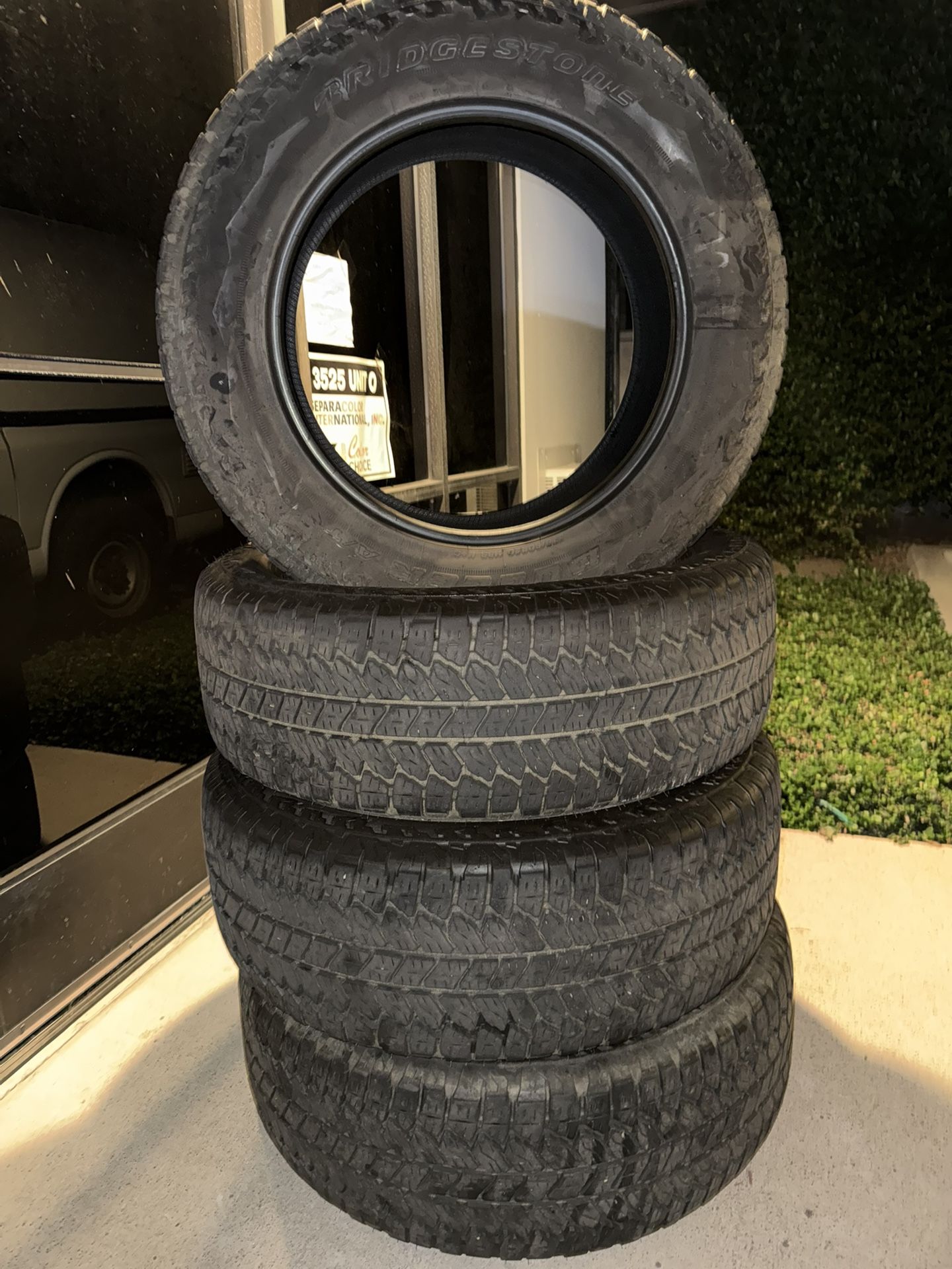 275/60R20 115s  (33”) BRIDGESTONE Dueler AT RHS