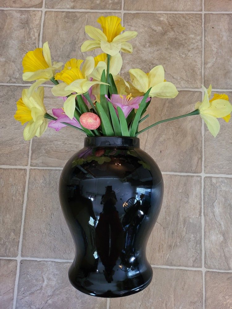 Black Vase - Artificial Flowers