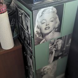 Marilyn Monroe Dresser